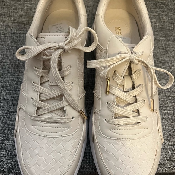 Michael Kors lace up women’s sneaker - Picture 4 of 7
